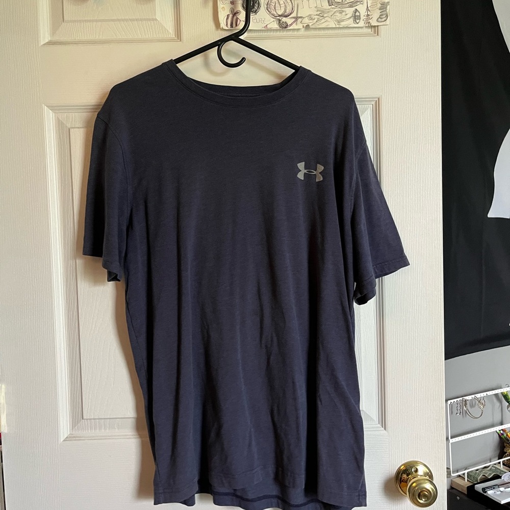 Mens under armor, large tshirt